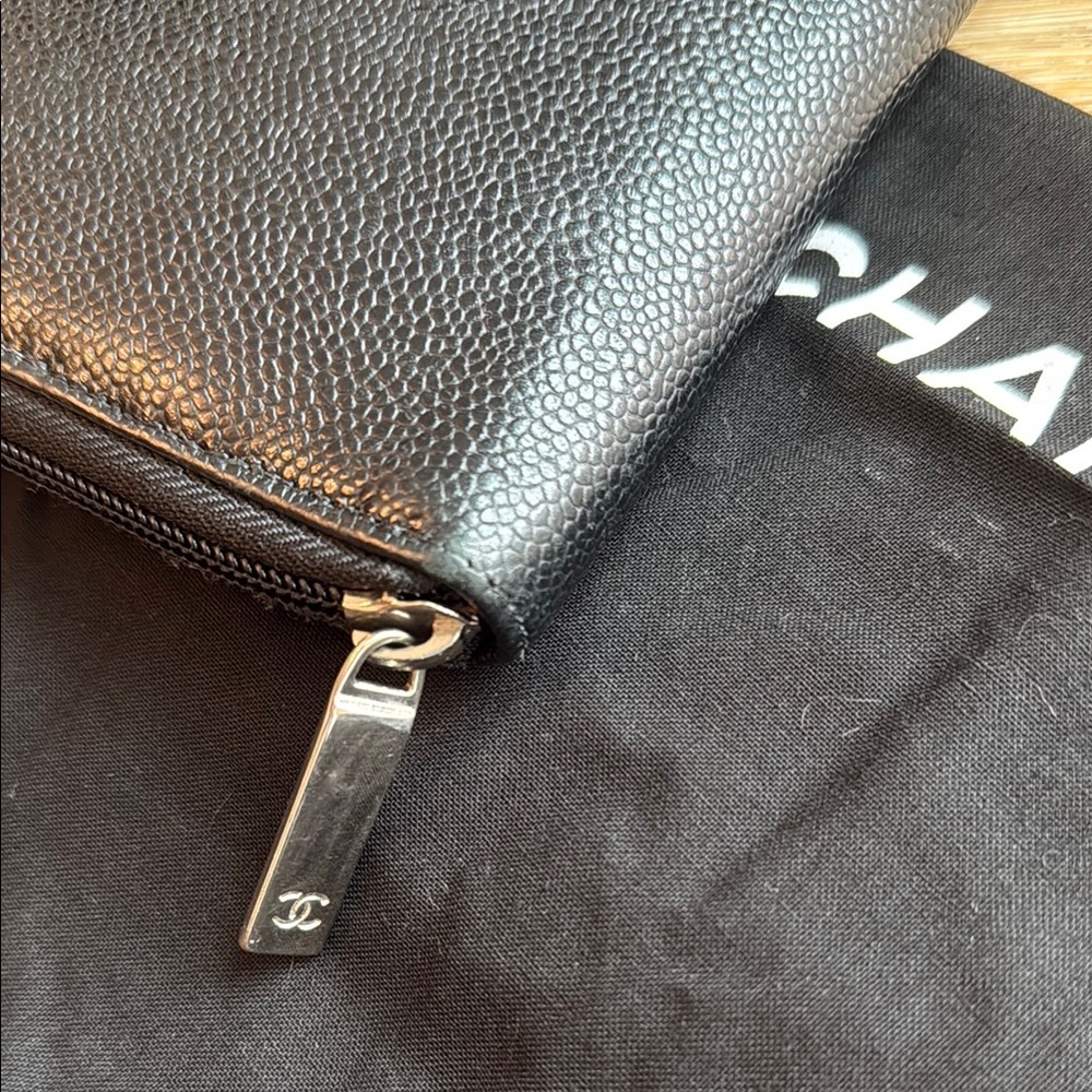 $995 CHANEL CC logo Black Caviar Leather XL  Large zip around Wallet bag clutch - Picture 4 of 13